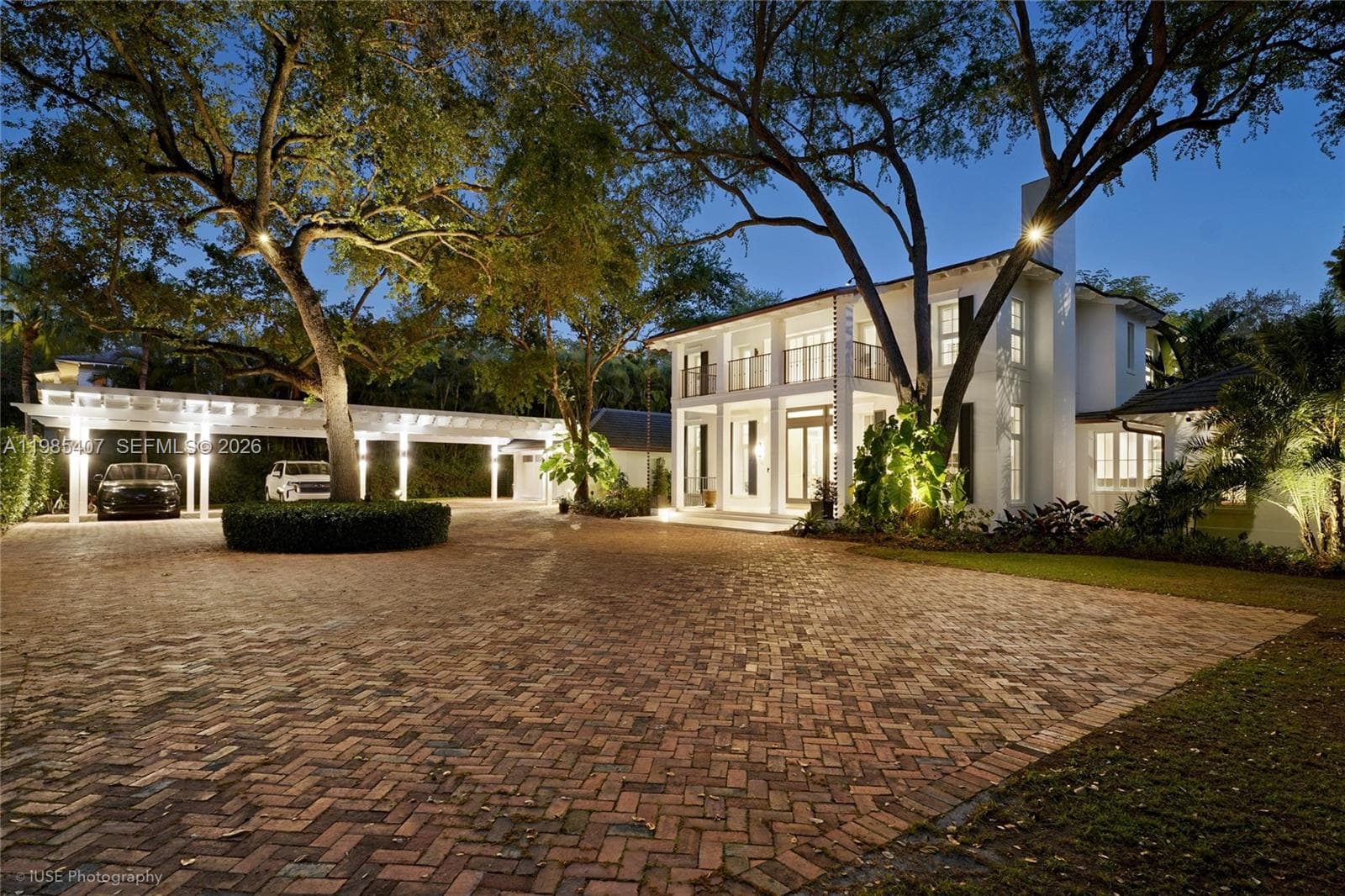 4550 Sunset Dr, Coral Gables FL 33143 — 5