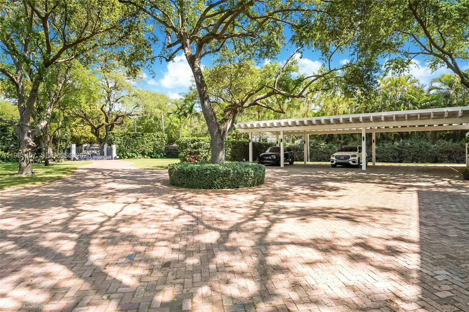 4550 Sunset Dr, Coral Gables FL 33143 — 49