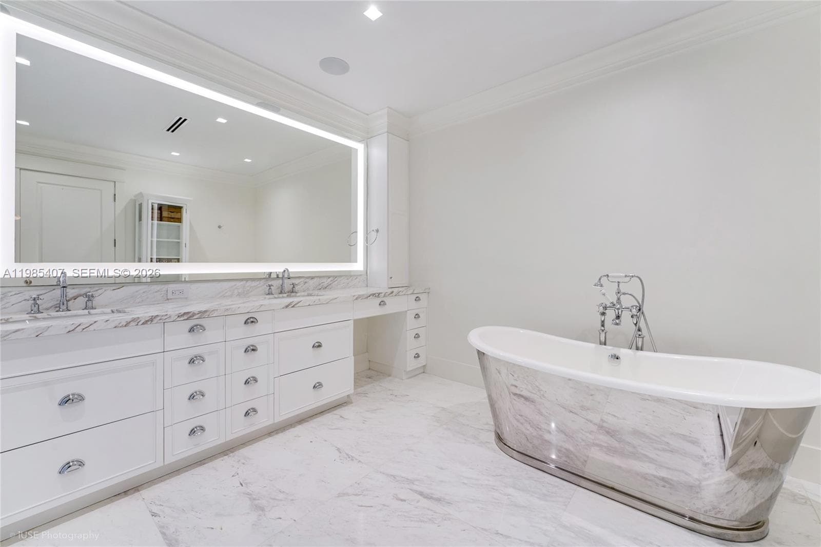 4550 Sunset Dr, Coral Gables FL 33143 — 33