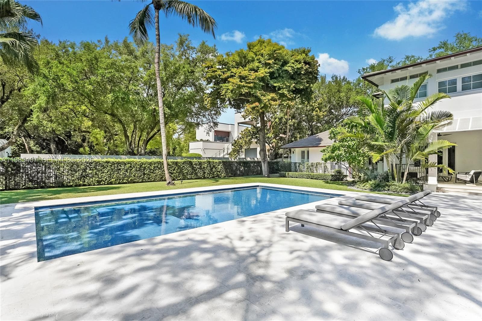 4550 Sunset Dr, Coral Gables FL 33143 — 51