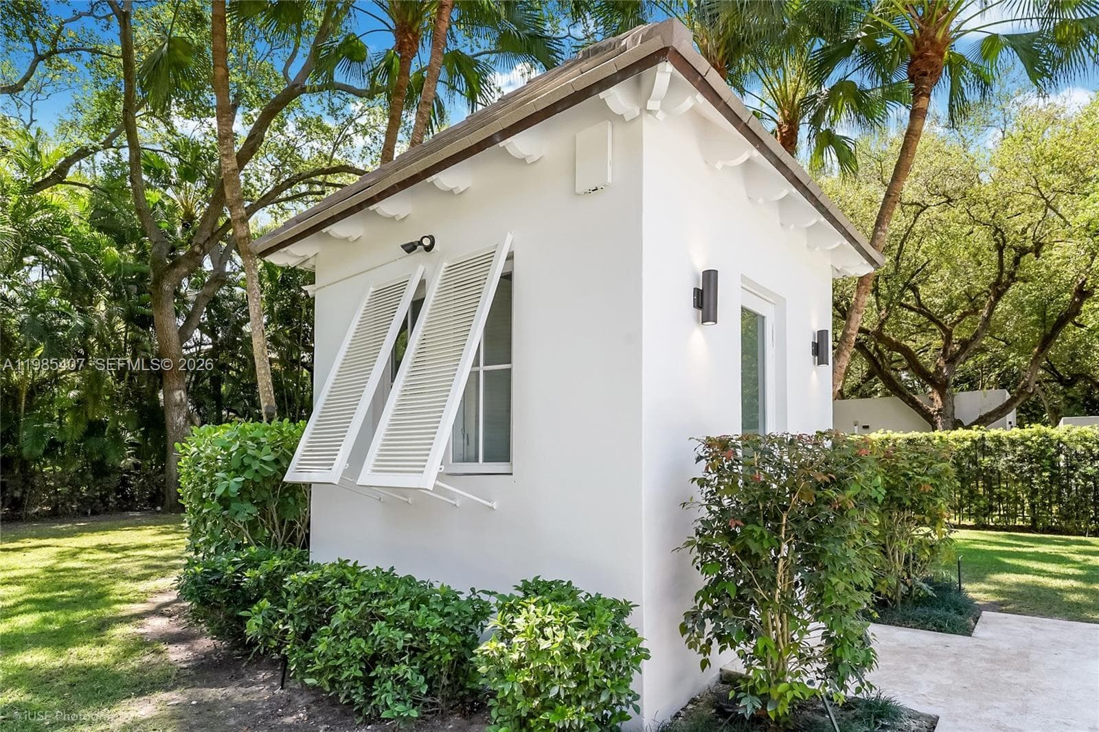 4550 Sunset Dr, Coral Gables FL 33143 — 11