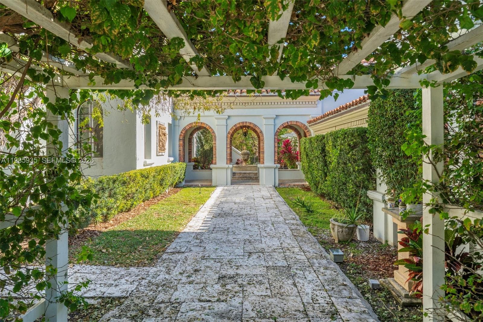 9401 Journeys End Rd, Coral Gables FL 33156 — 47
