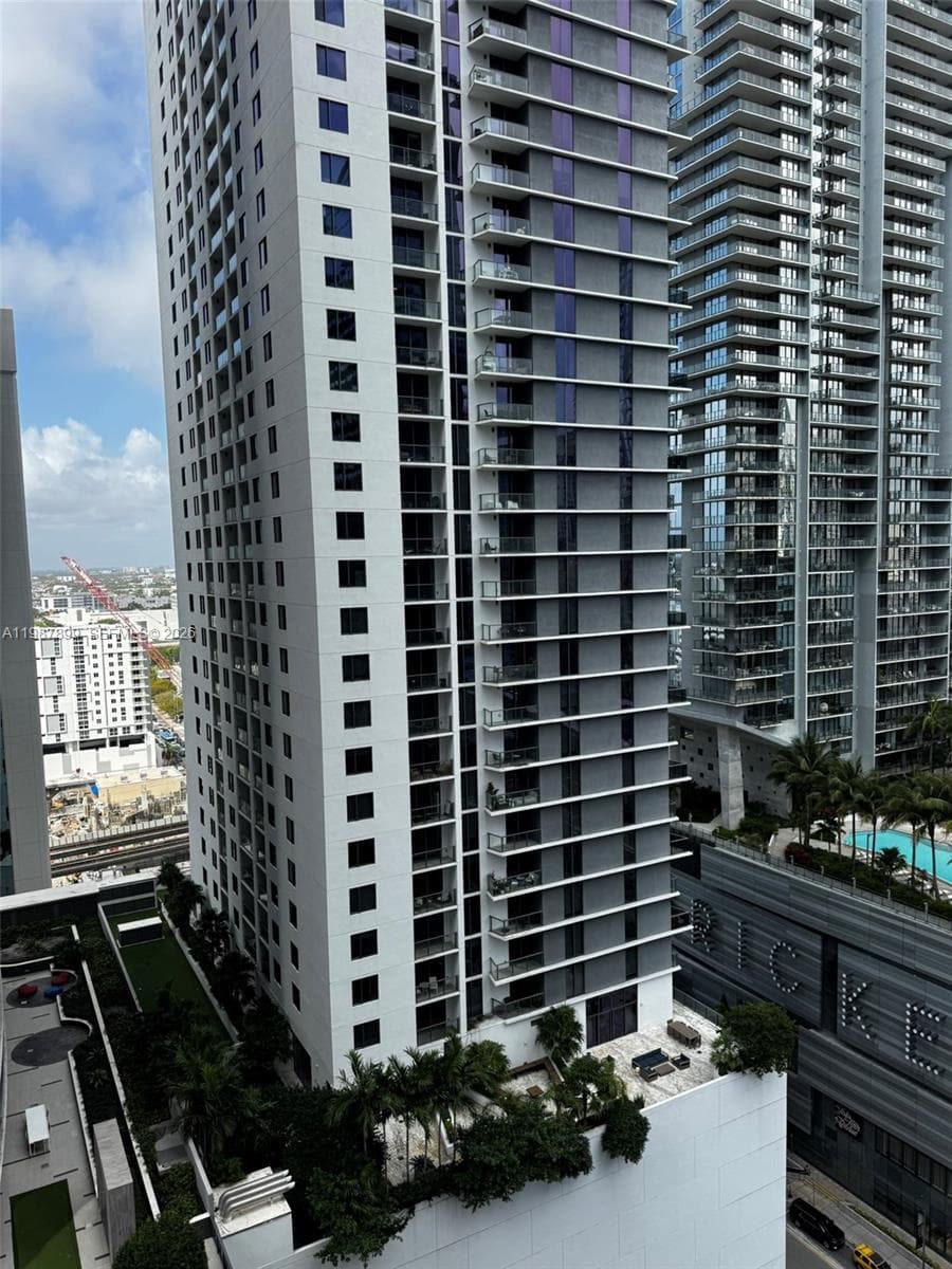 45 SW 9th St # 2009, Miami FL 33130 — 26