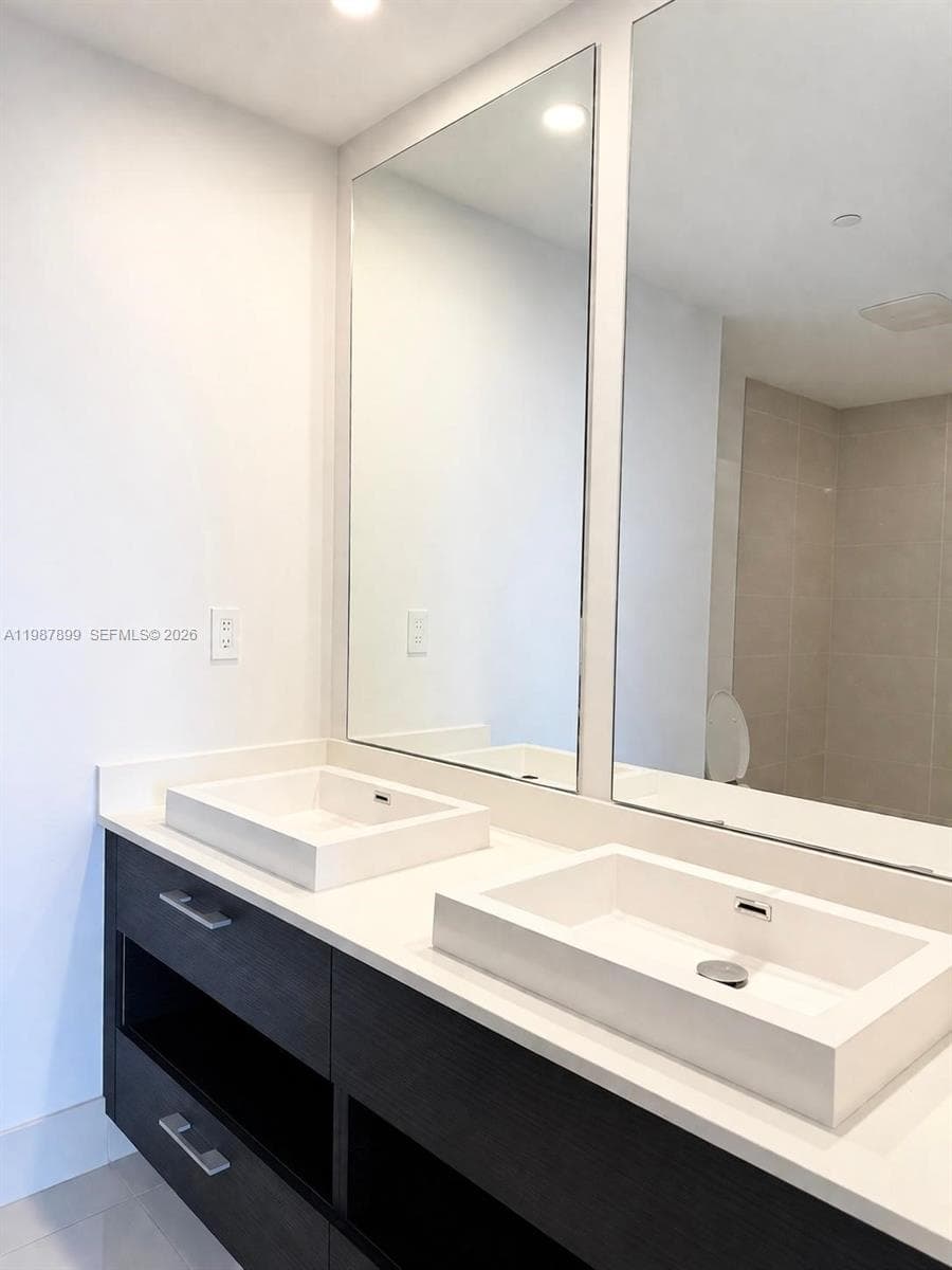 45 SW 9th St # 2009, Miami FL 33130 — 10