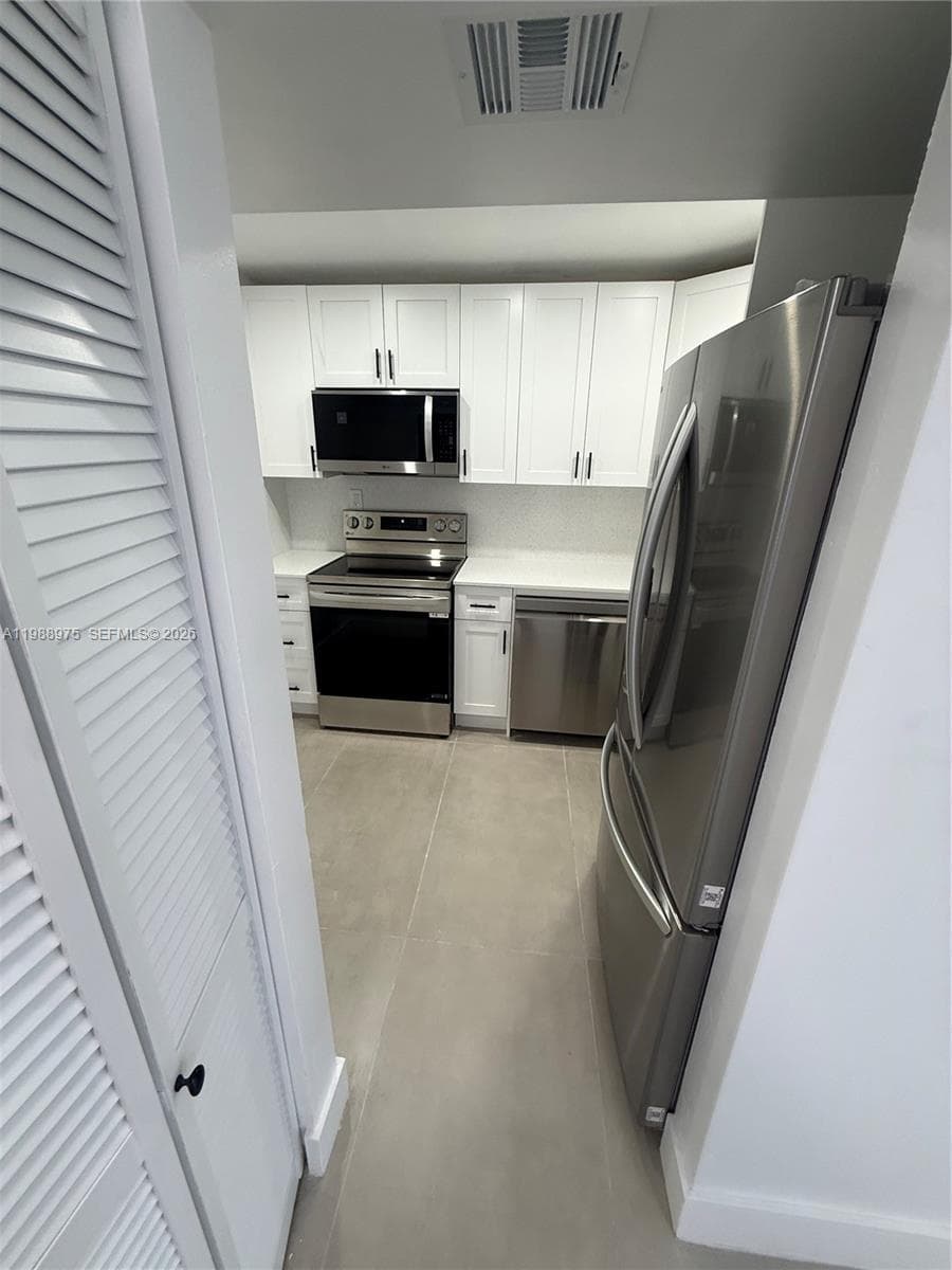 6937 Bay Dr, Miami Beach FL 33141 — 3