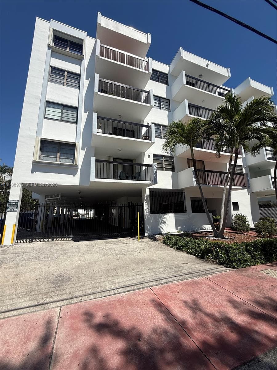 6937 Bay Dr, Miami Beach FL 33141 — 1