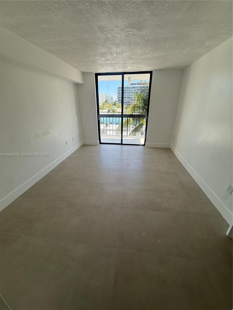 6937 Bay Dr, Miami Beach FL 33141 — 10
