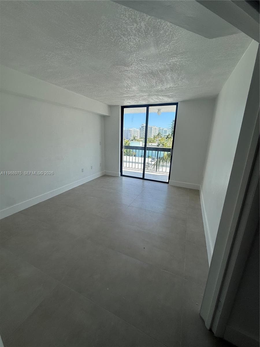 6937 Bay Dr, Miami Beach FL 33141 — 8