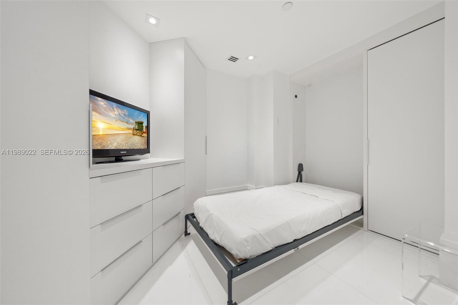 9999 Collins Ave # 11J, Bal Harbour FL 33154 — 26