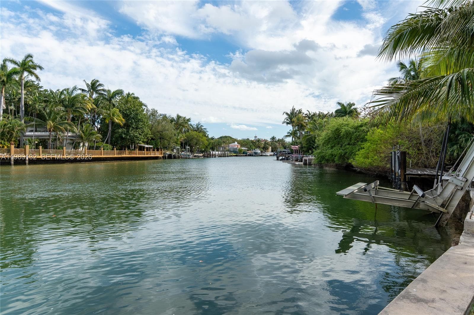 5005 Lakeview Dr, Miami Beach FL 33140 — 8
