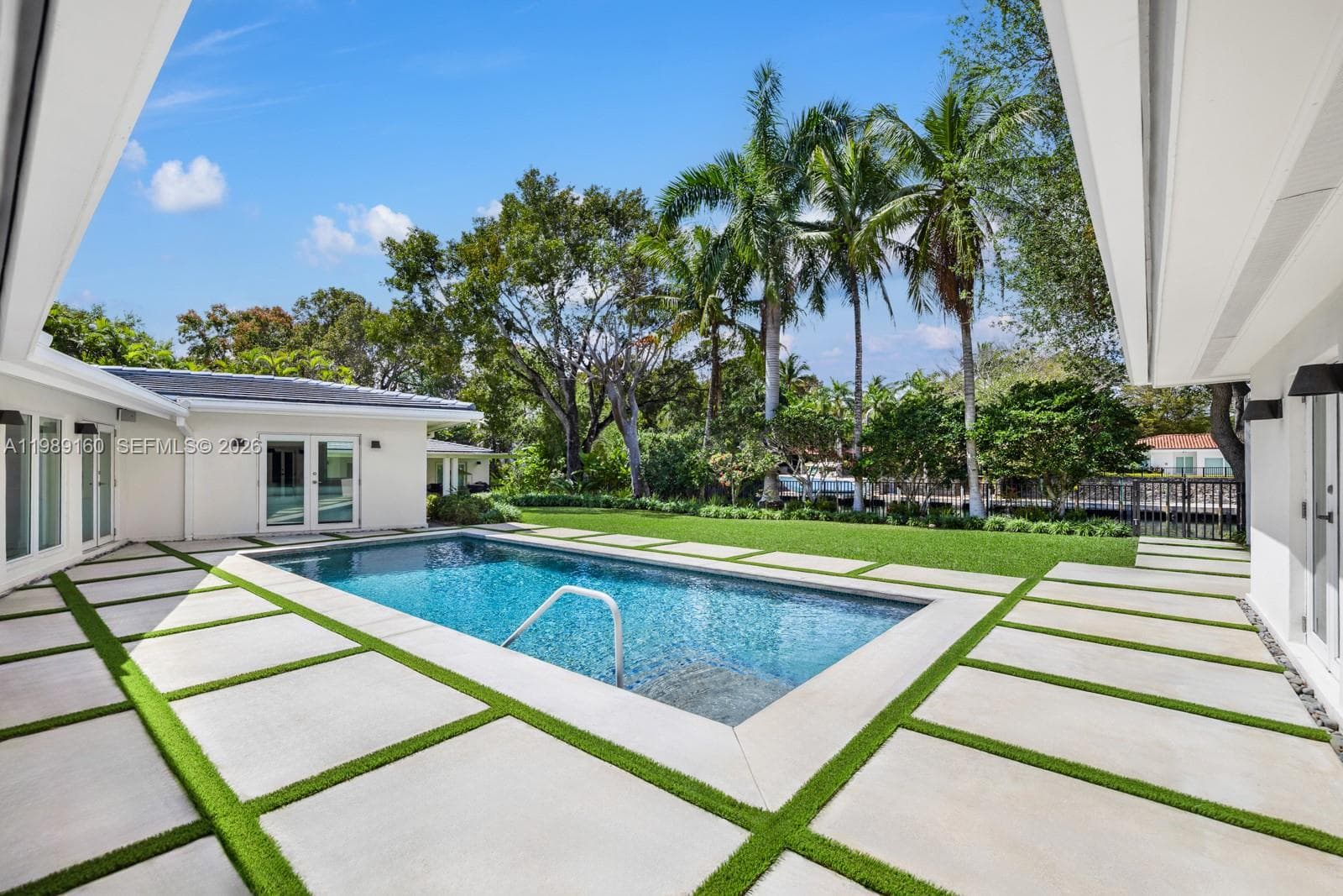 6120 Riviera Dr, Coral Gables FL 33146 — 26