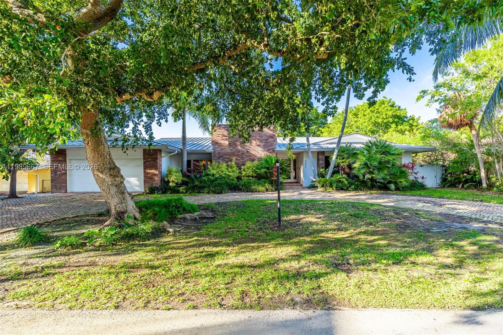 221 Knollwood Dr, Key Biscayne FL 33149 — 2