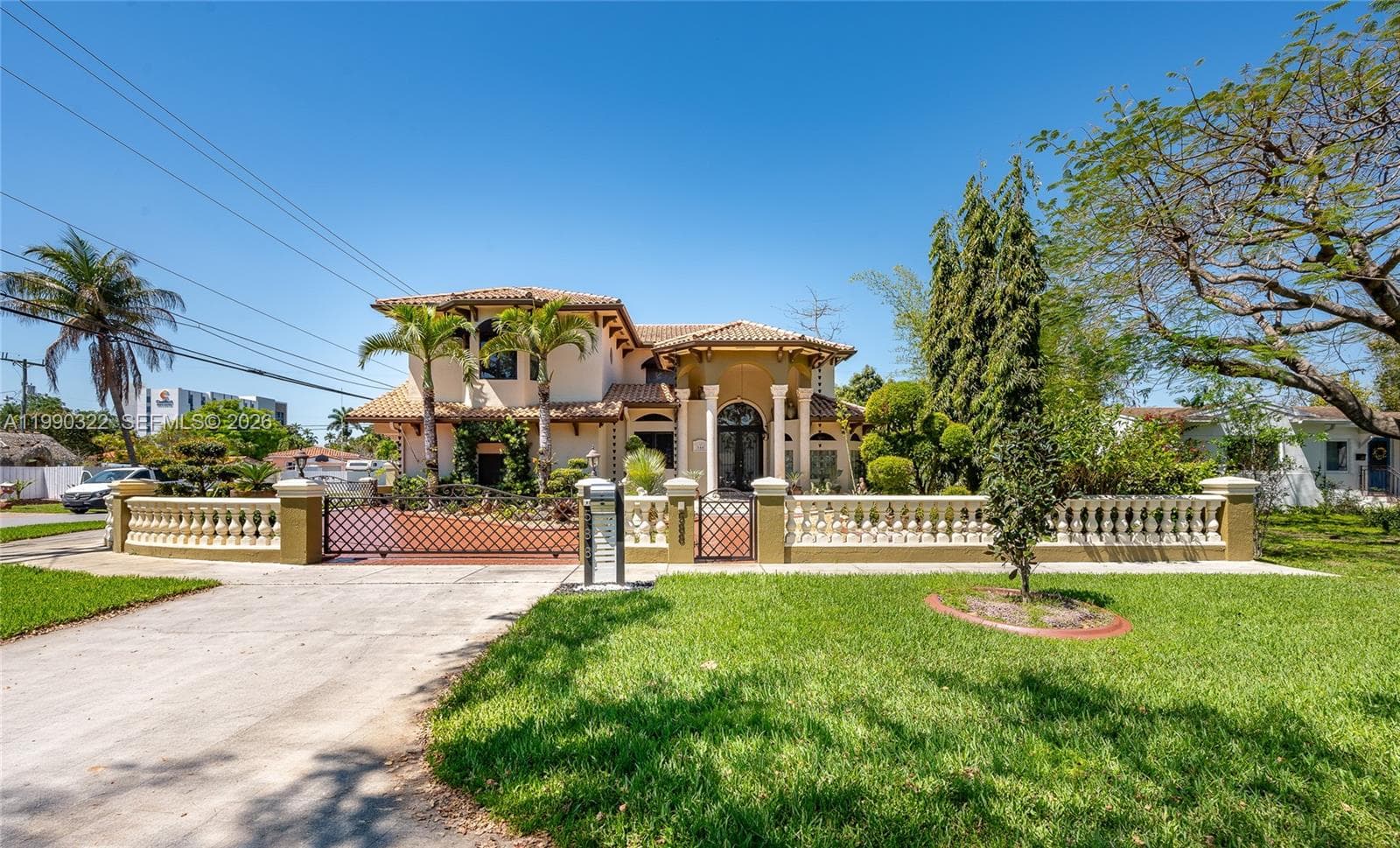 588 Miller Dr, Miami Springs FL 33166 — 2