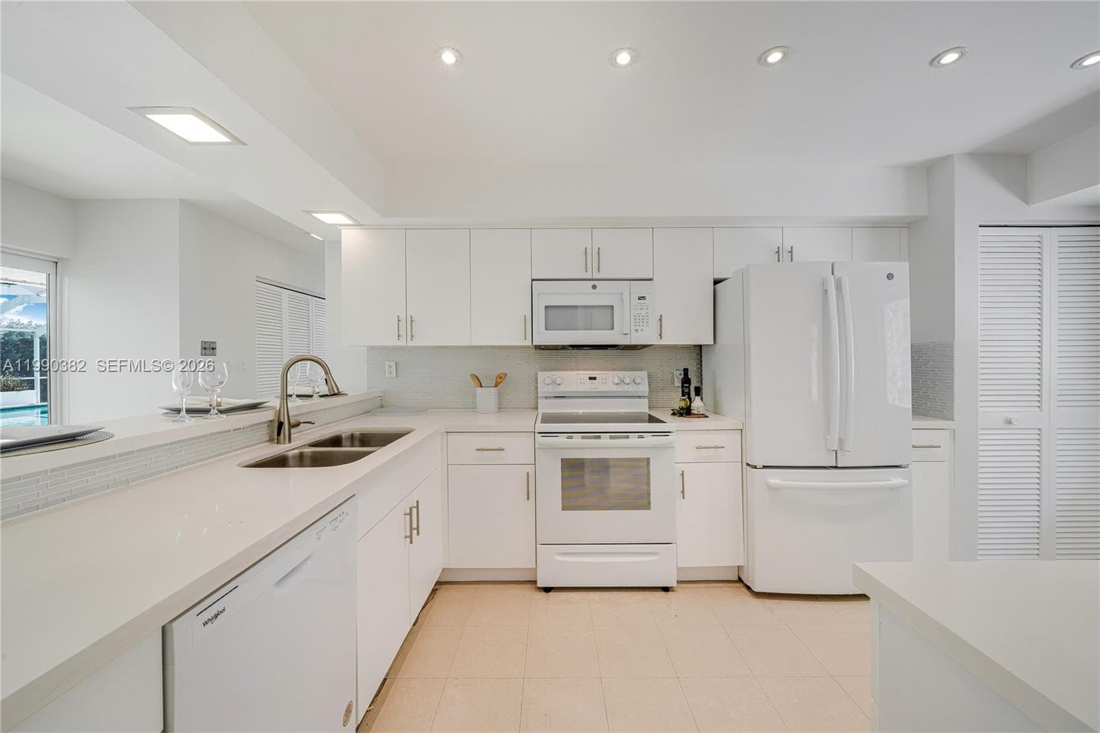 640 S Mashta Dr, Key Biscayne FL 33149 — 18