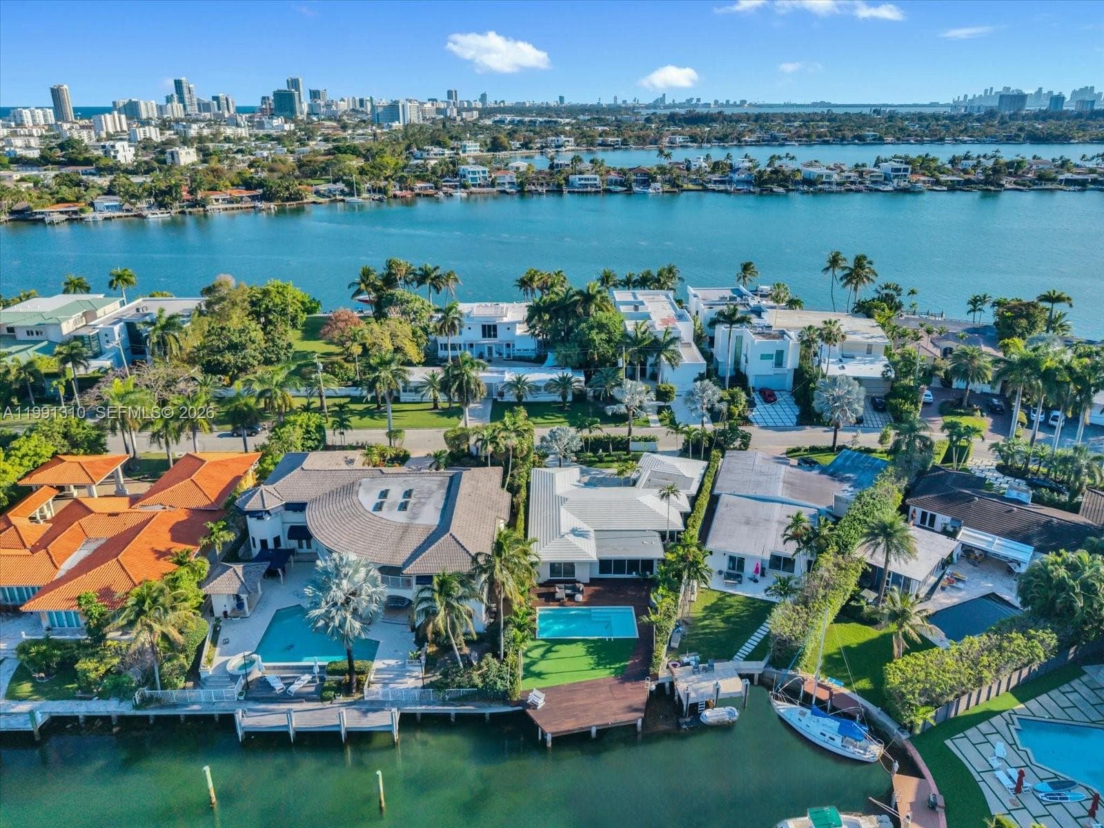 1277 Biscaya Dr, Surfside FL 33154 — 40