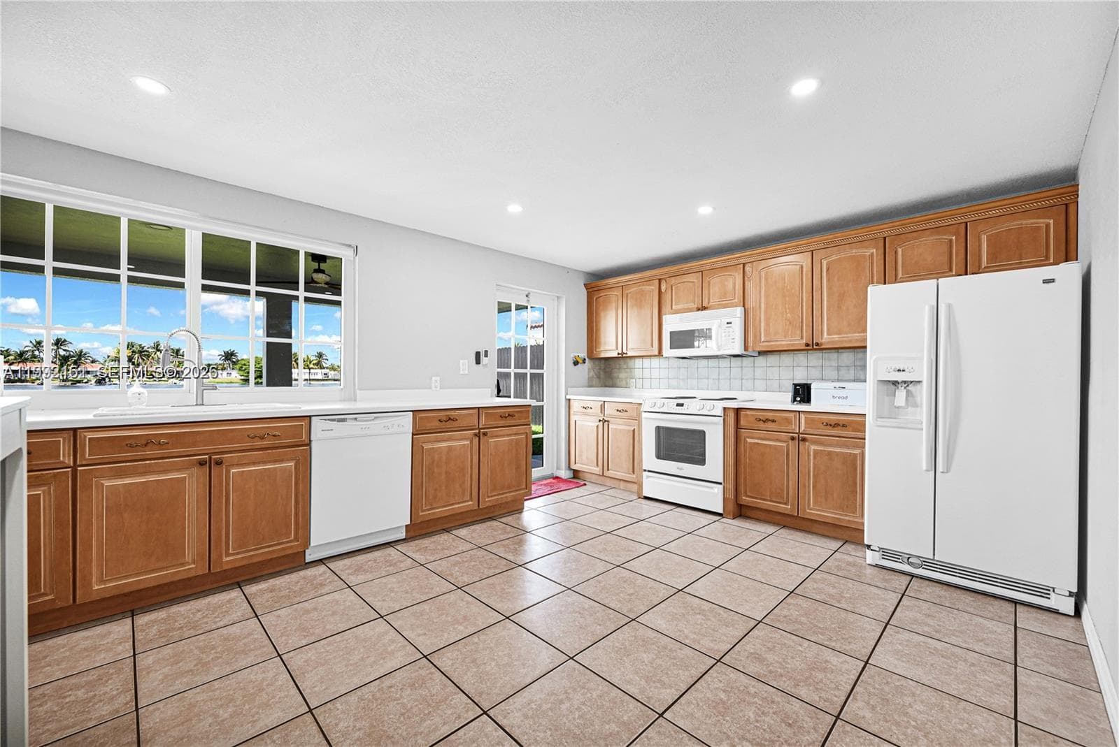 18400 NW 78th Ave, Hialeah FL 33015 — 23