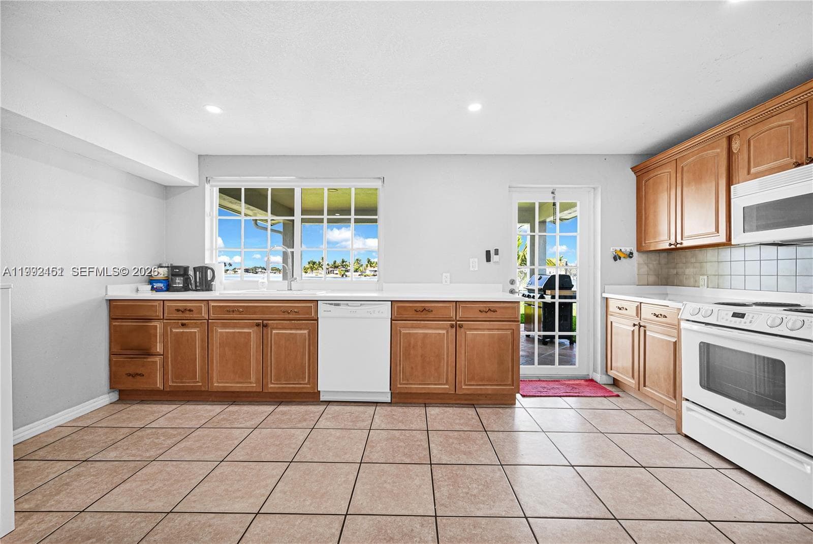18400 NW 78th Ave, Hialeah FL 33015 — 25