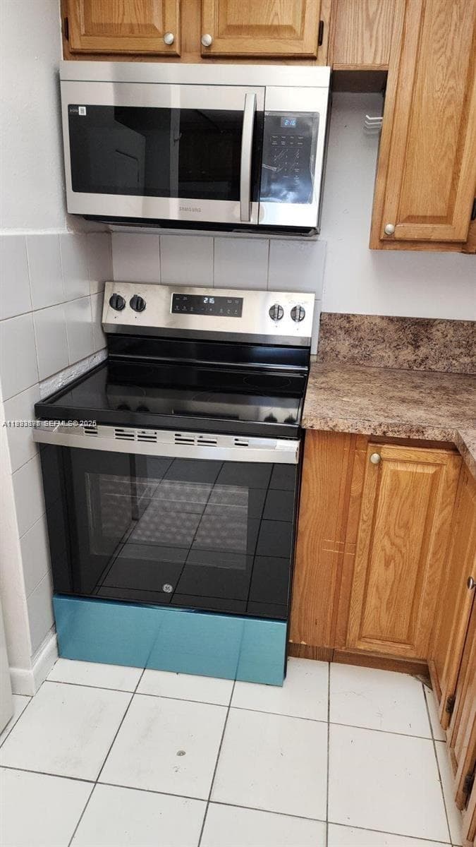 10000 NW 80th Ct # 2415, Hialeah Gardens FL 33016 — 3