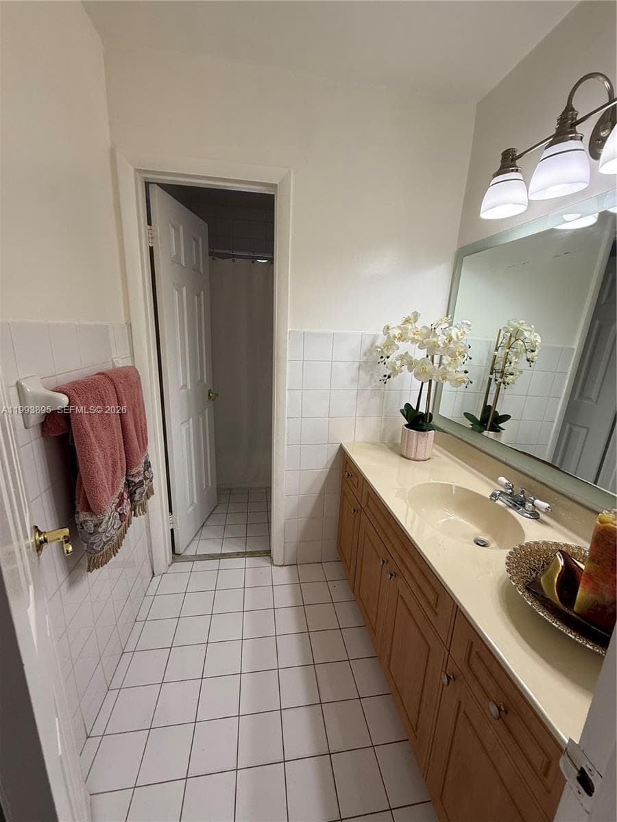 5223 NW 168th Ter, Miami Gardens FL 33055 — 32