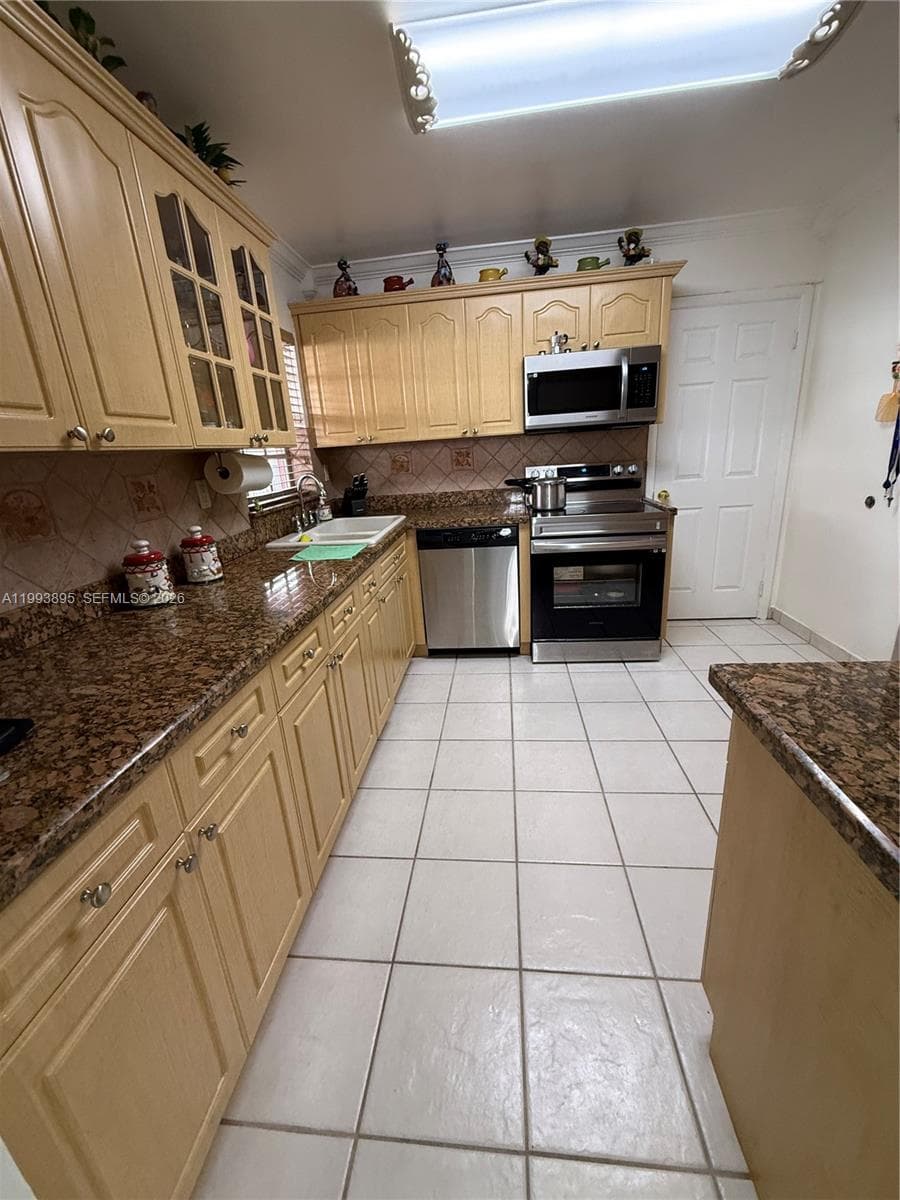 5223 NW 168th Ter, Miami Gardens FL 33055 — 10