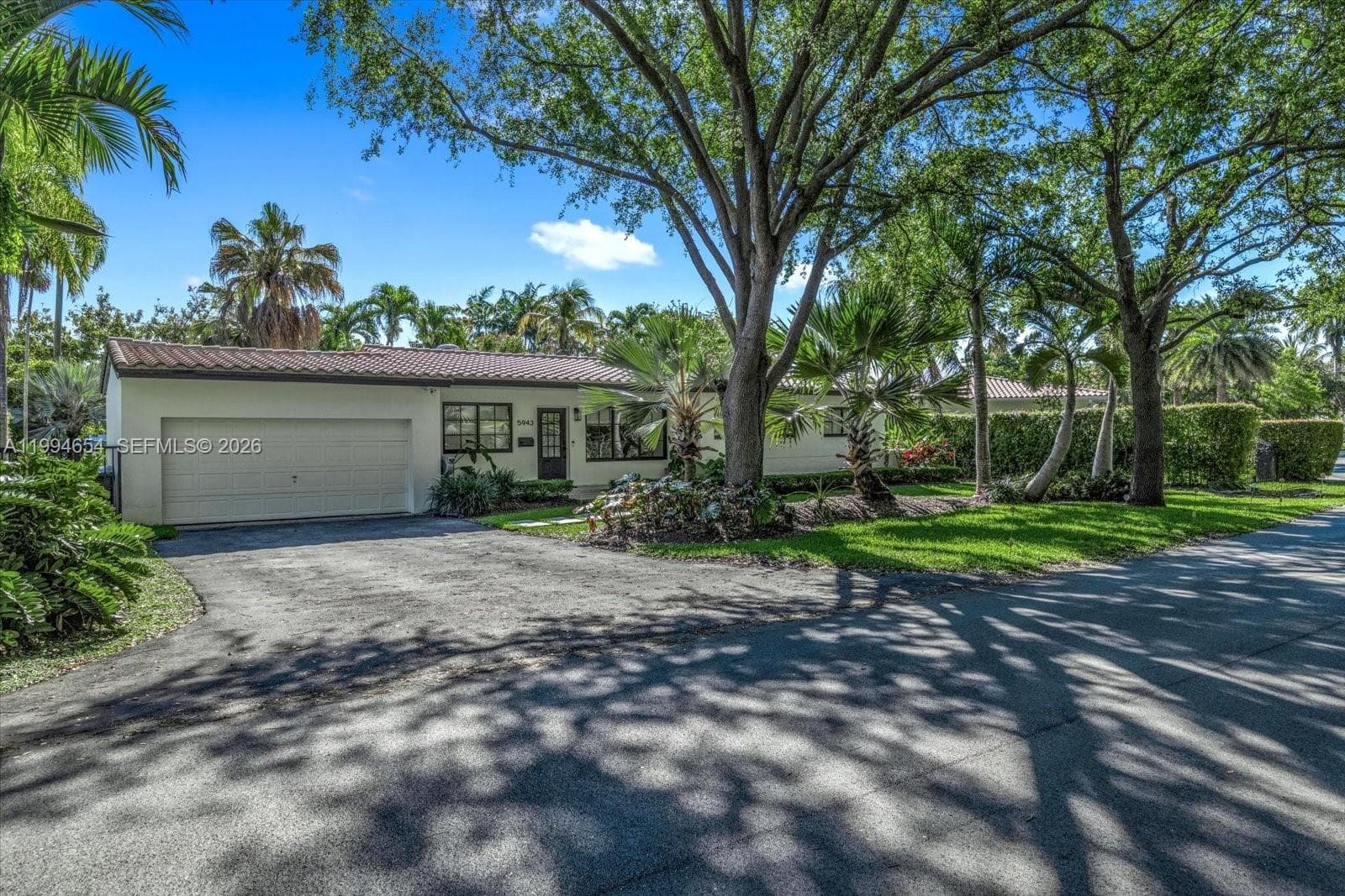 5943 SW 65th Ave, South Miami FL 33143 — 32