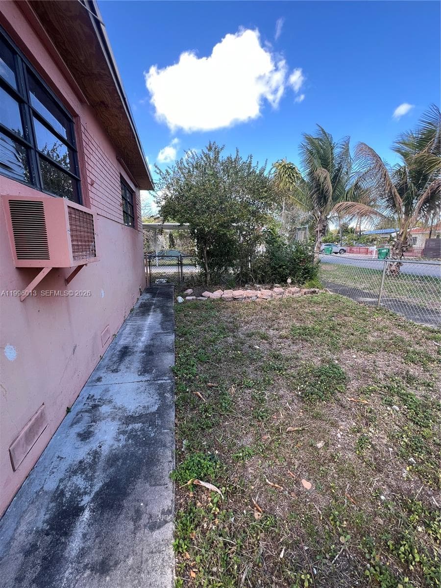 341 Aladdin St, Opa-Locka FL 33054 — 15