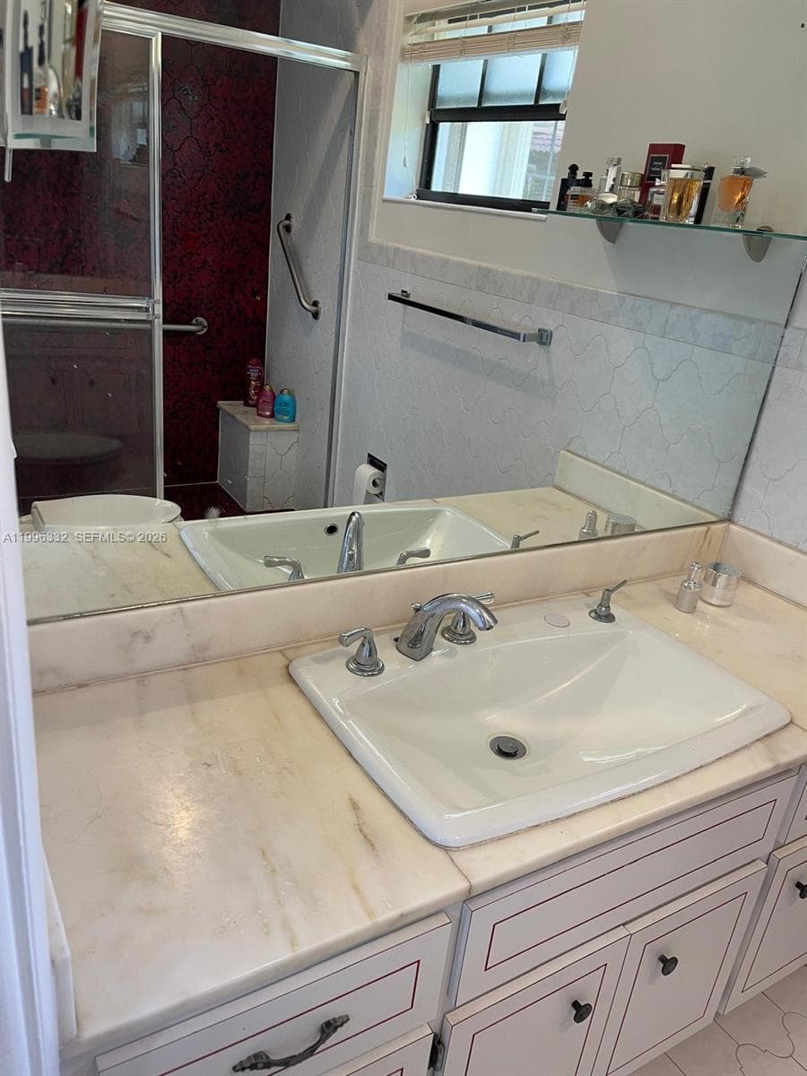 19265 E Saint Andrews Dr, Hialeah FL 33015 — 46