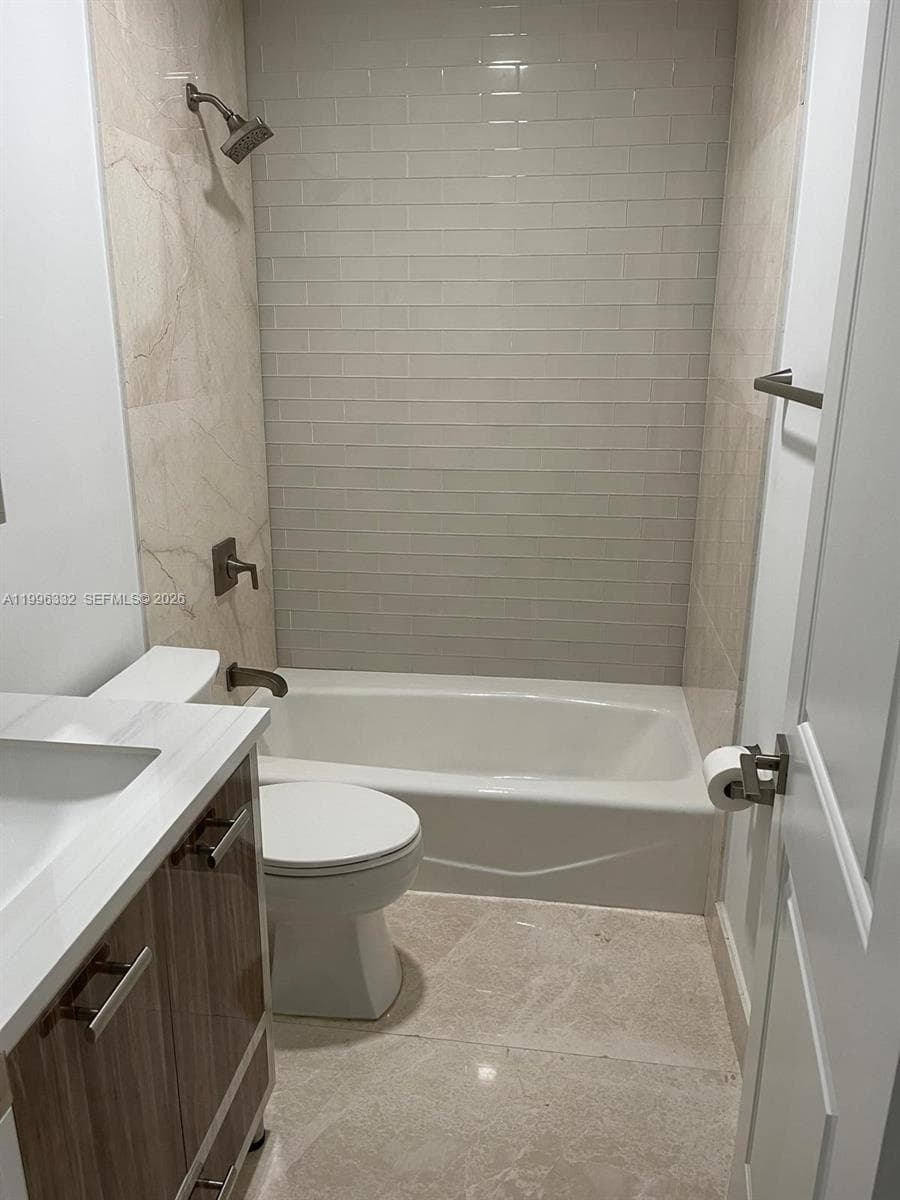 19265 E Saint Andrews Dr, Hialeah FL 33015 — 43