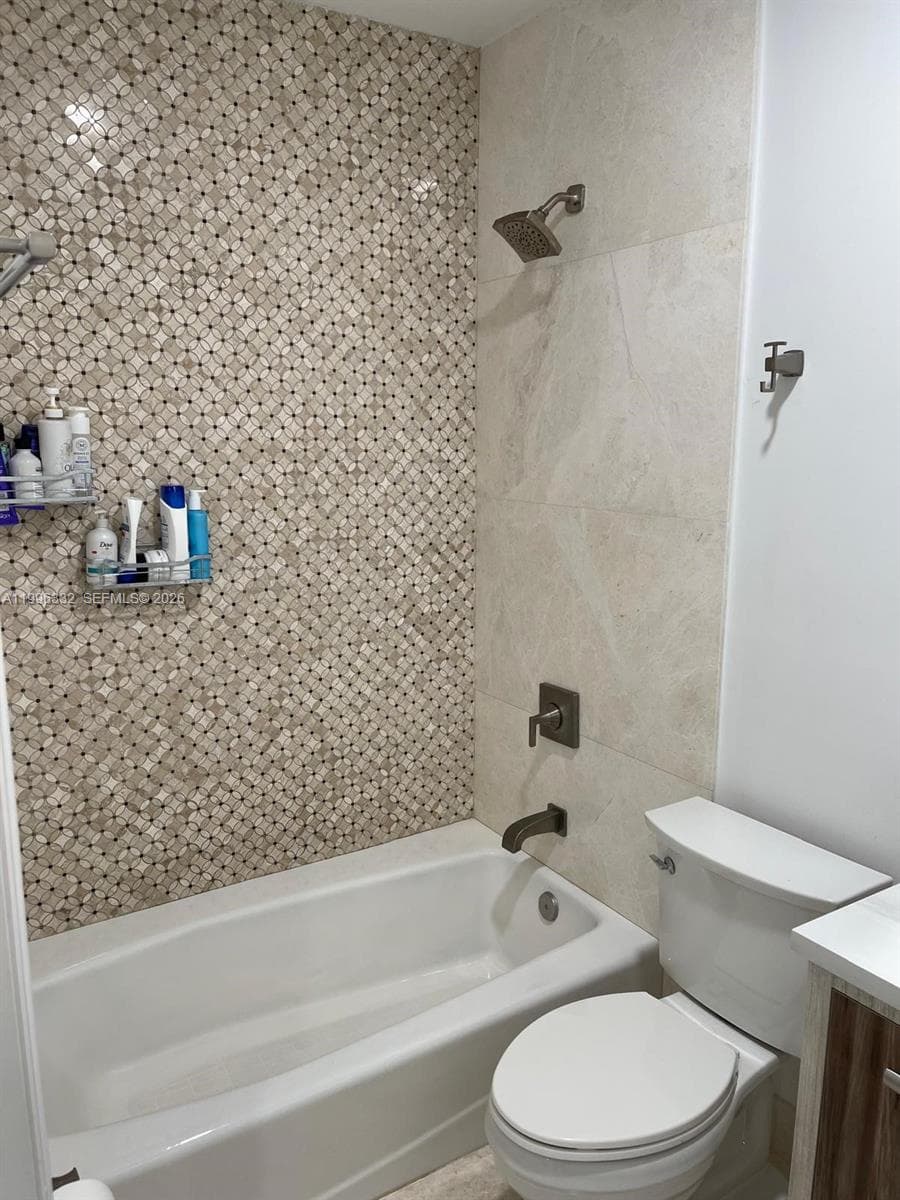 19265 E Saint Andrews Dr, Hialeah FL 33015 — 41