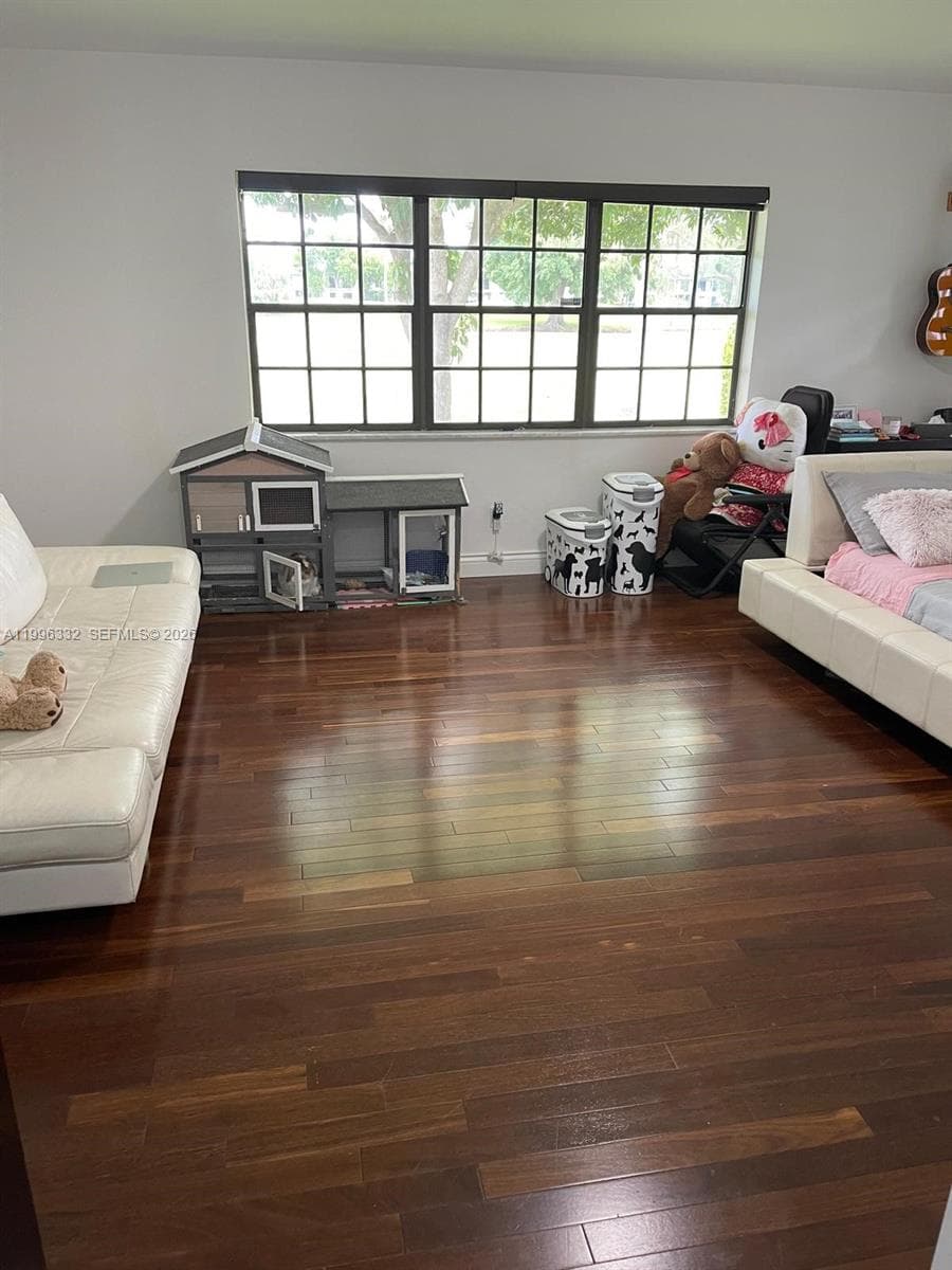 19265 E Saint Andrews Dr, Hialeah FL 33015 — 54