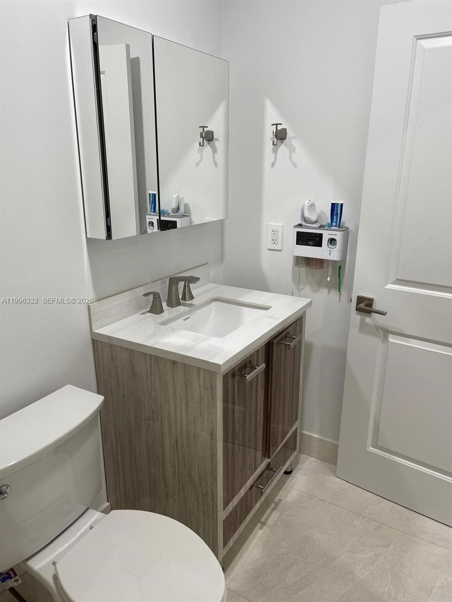 19265 E Saint Andrews Dr, Hialeah FL 33015 — 40