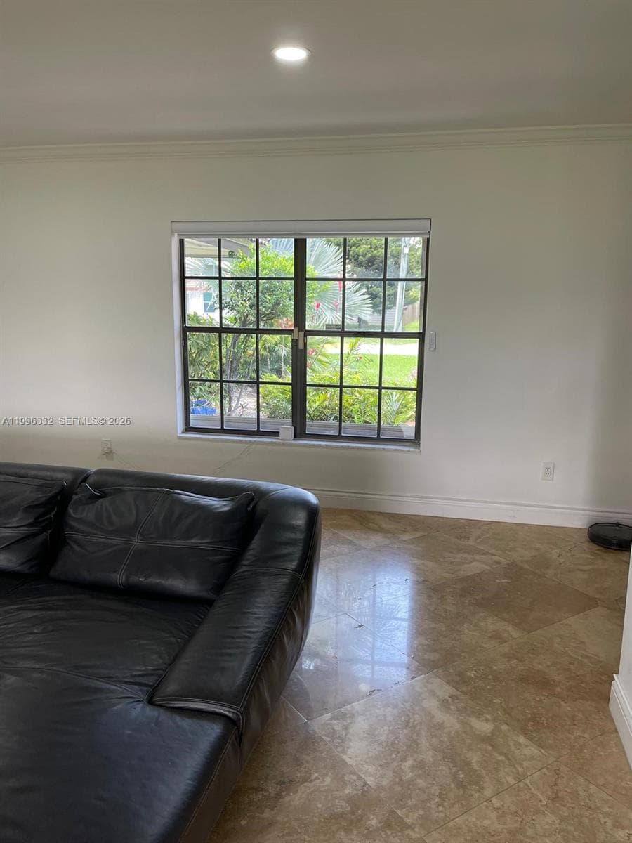 19265 E Saint Andrews Dr, Hialeah FL 33015 — 25