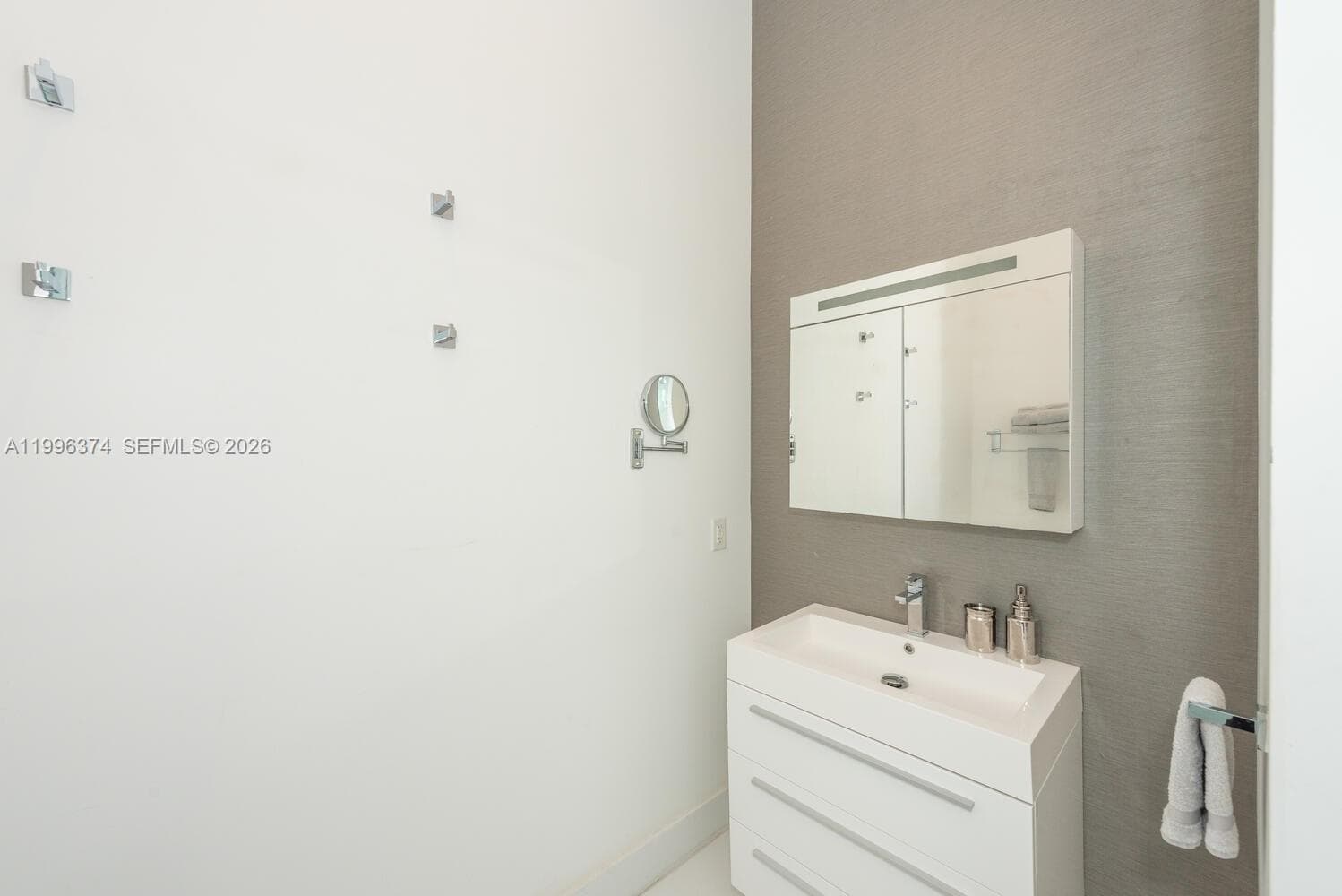 13145 Coronado Ln, North Miami FL 33181 — 24