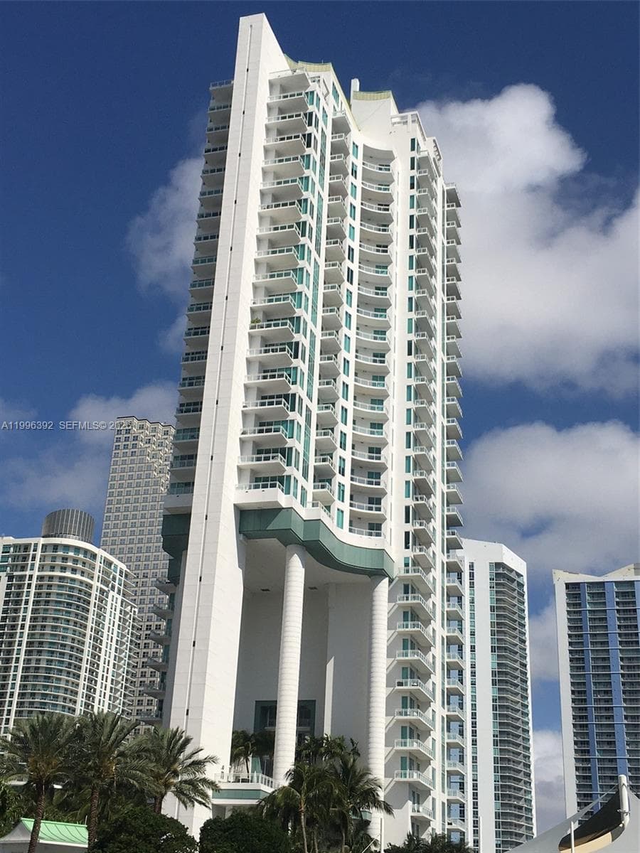 900 Brickell Key Blvd, Miami FL 33131 — 40
