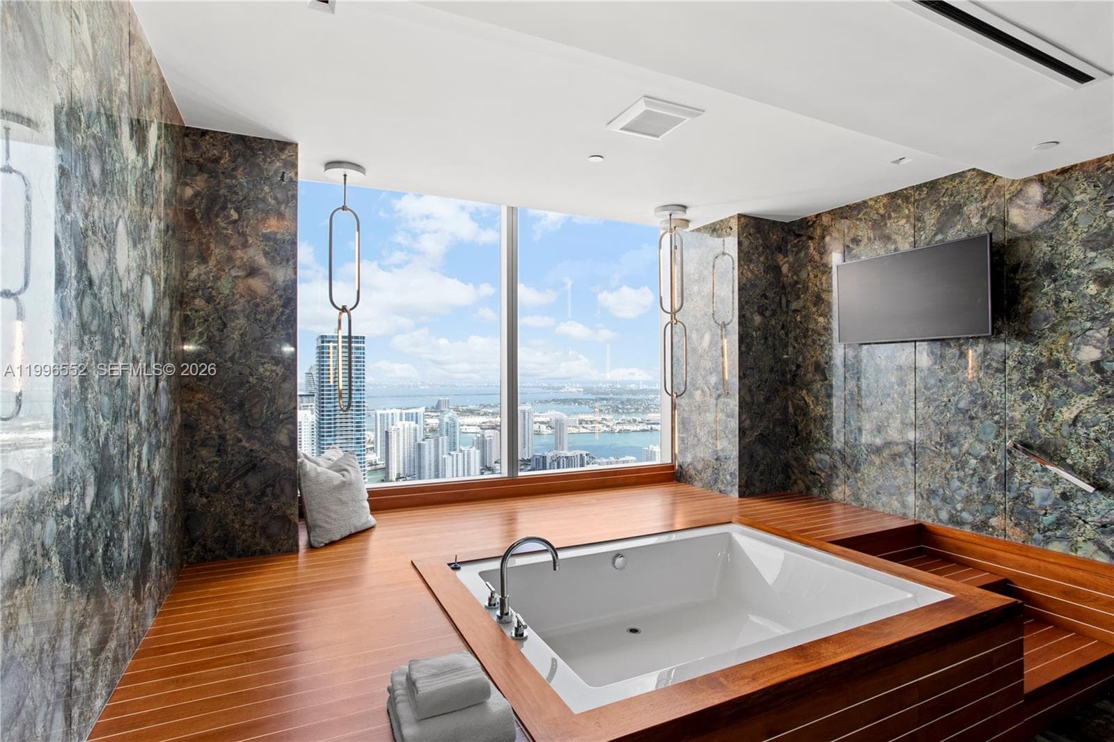 1425 Brickell Ave, Miami FL 33131 — 25