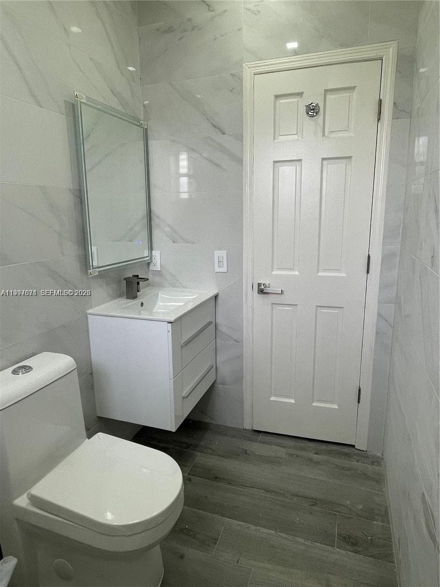 19740 W Saint Andrews Dr, Hialeah FL 33015 — 17