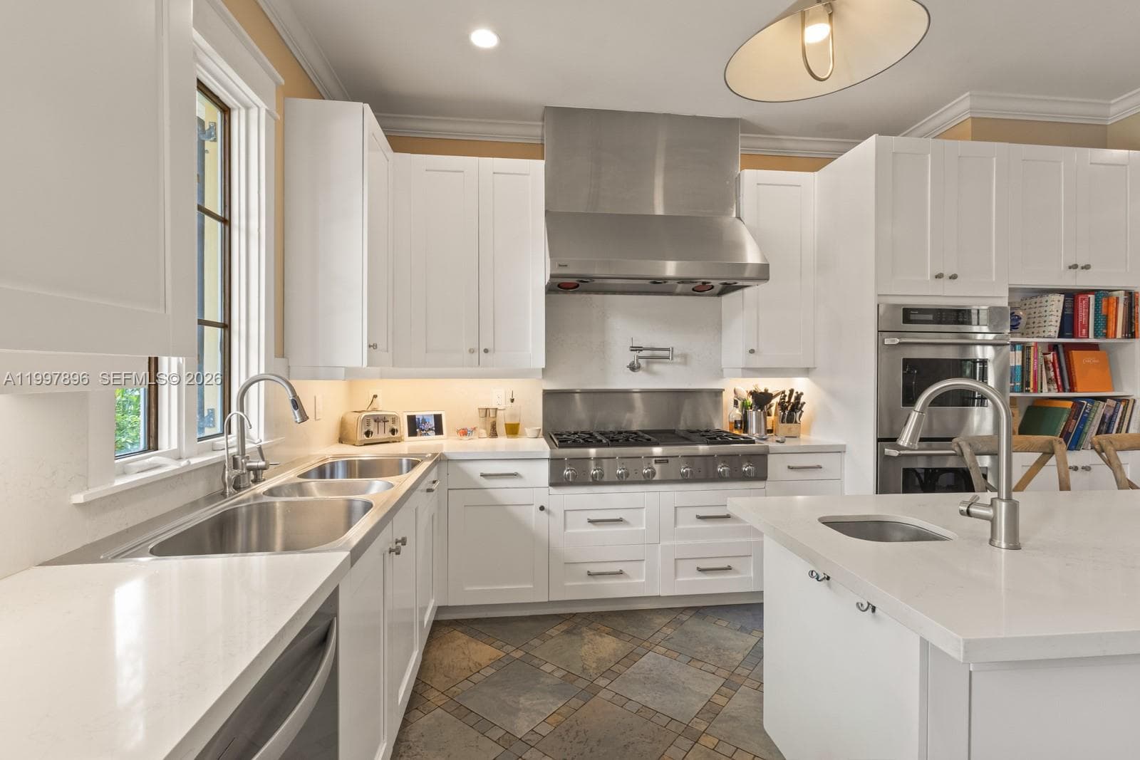 685 Harbor Ln, Key Biscayne FL 33149 — 23