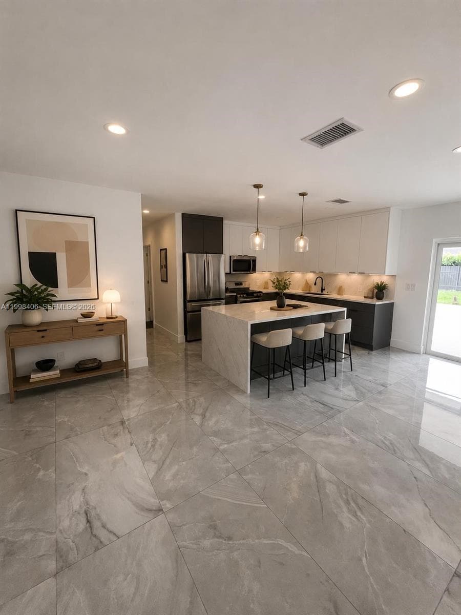 596 Ragan Dr, Miami Springs FL 33166 — 16