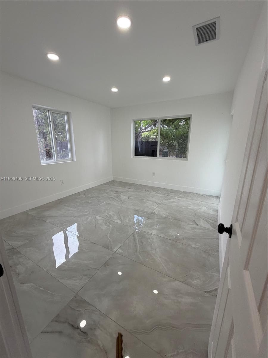 596 Ragan Dr, Miami Springs FL 33166 — 20