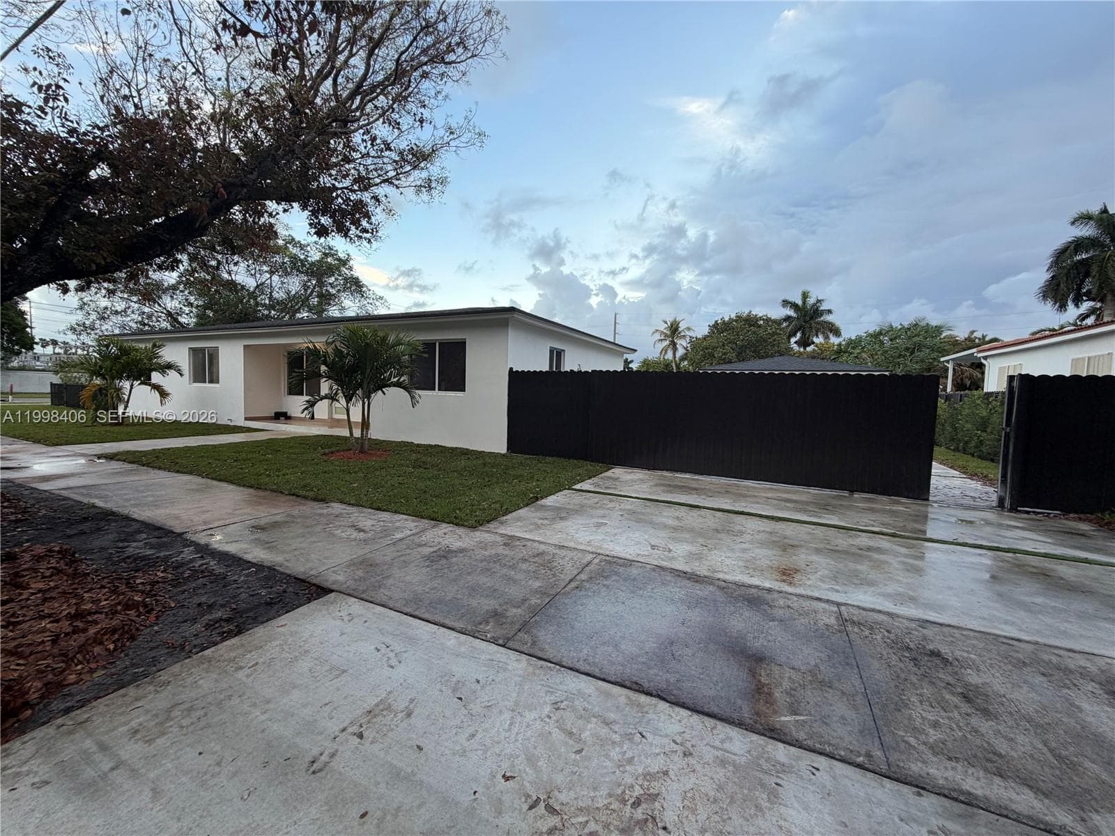 596 Ragan Dr, Miami Springs FL 33166 — 9