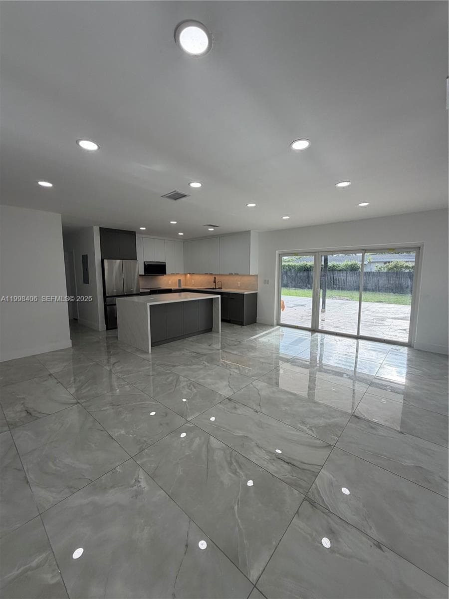 596 Ragan Dr, Miami Springs FL 33166 — 14