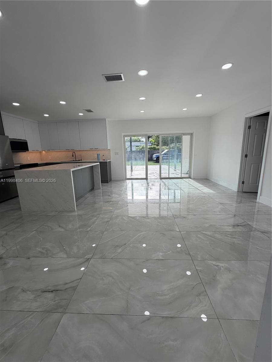 596 Ragan Dr, Miami Springs FL 33166 — 15
