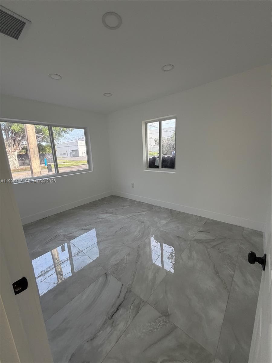 596 Ragan Dr, Miami Springs FL 33166 — 19