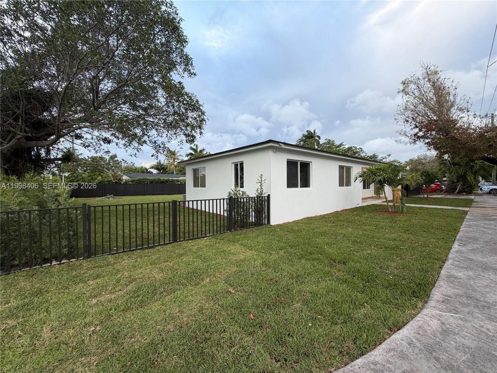 596 Ragan Dr, Miami Springs FL 33166 — 8