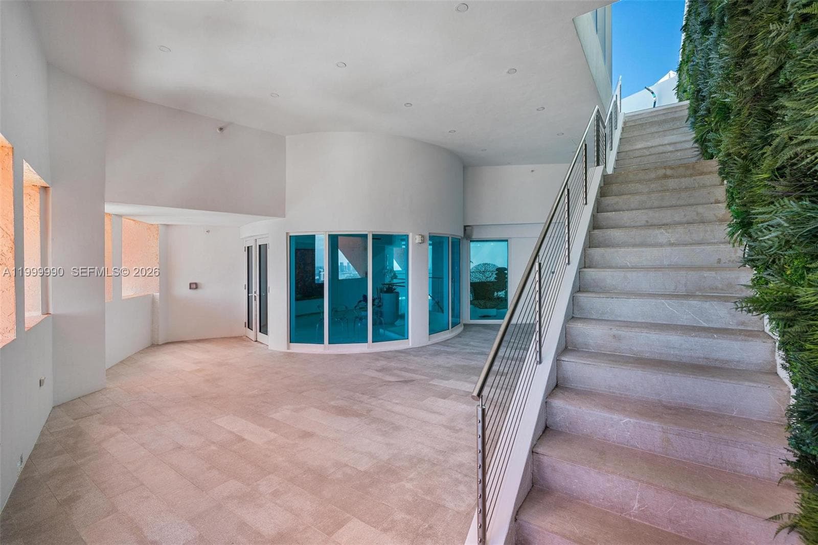 300 S Pointe Dr # 5, Miami Beach FL 33139 — 52