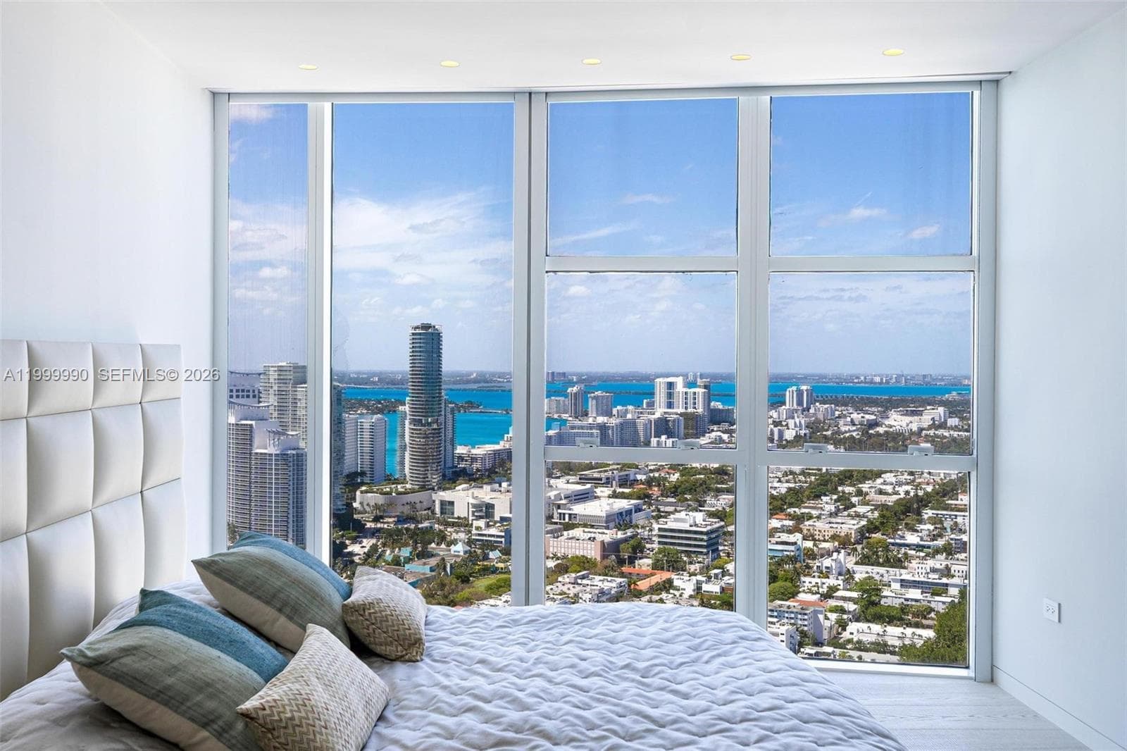 300 S Pointe Dr # 5, Miami Beach FL 33139 — 45