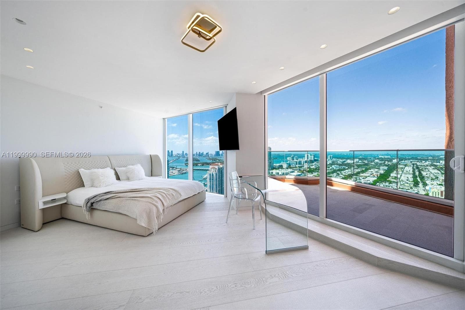 300 S Pointe Dr # 5, Miami Beach FL 33139 — 35