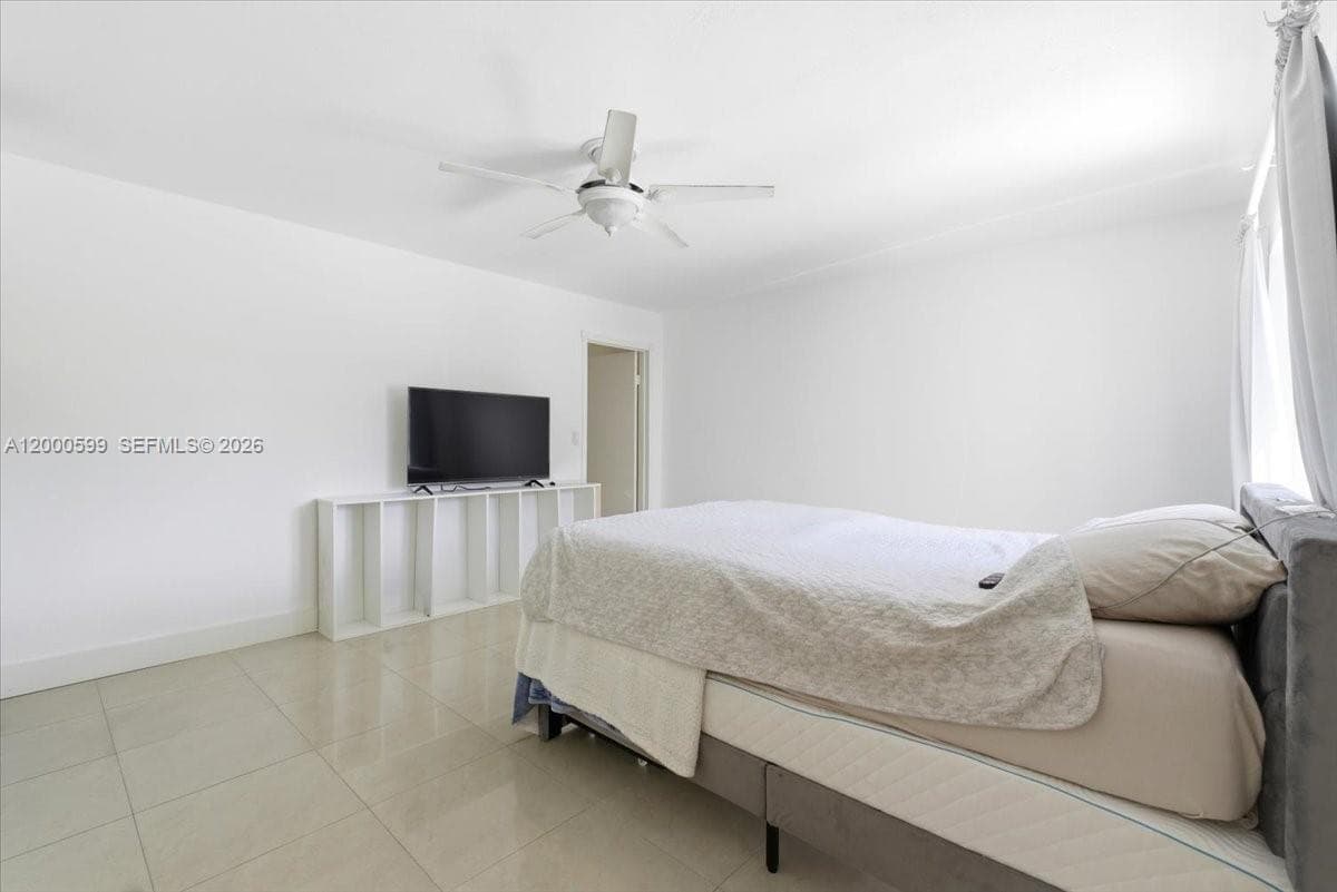 8197 W 14th Ct, Hialeah FL 33014 — 23