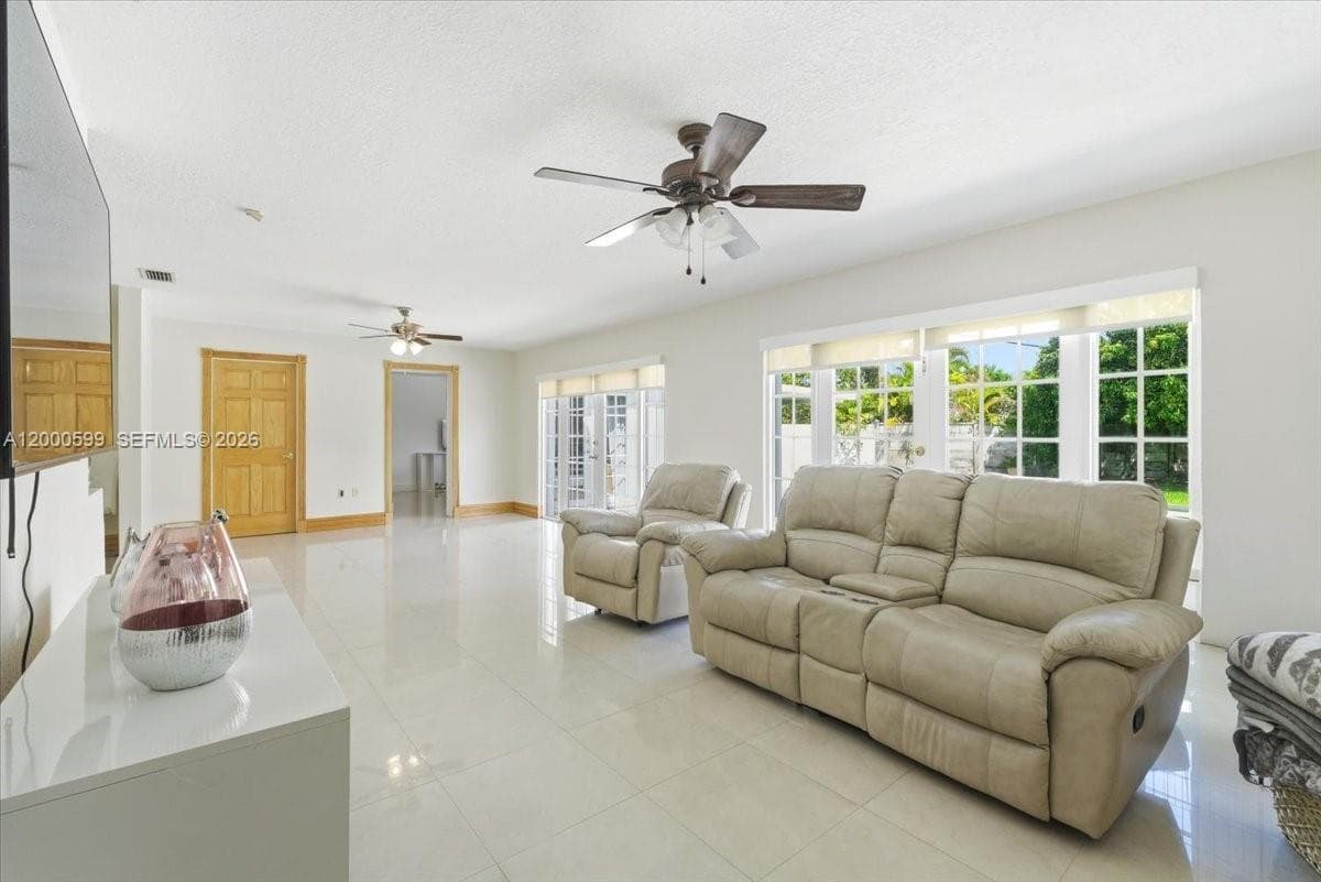 8197 W 14th Ct, Hialeah FL 33014 — 7