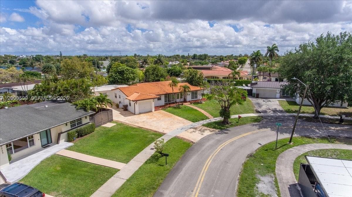 8197 W 14th Ct, Hialeah FL 33014 — 36